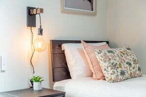 Bügeleisen/Bügelbrett, Reisekinderbett, kostenloses WLAN, Bettwäsche