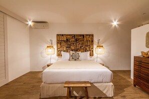 Desk, travel cot, free WiFi, bed sheets - Villa M2 in Seminyak (Seminyak)