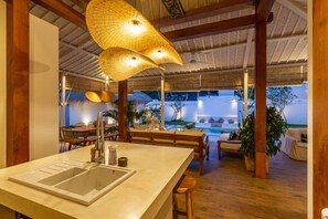 Outdoor dining - Villa M2 in Seminyak (Seminyak)