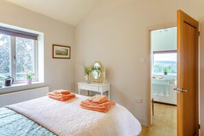 Iron/ironing board, free WiFi, bed sheets - 1 Bed in Chaigley (oc-c44973) (Aighton, Bailey and Chaigley)