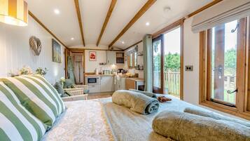1 bedroom, WiFi (free), bed sheets