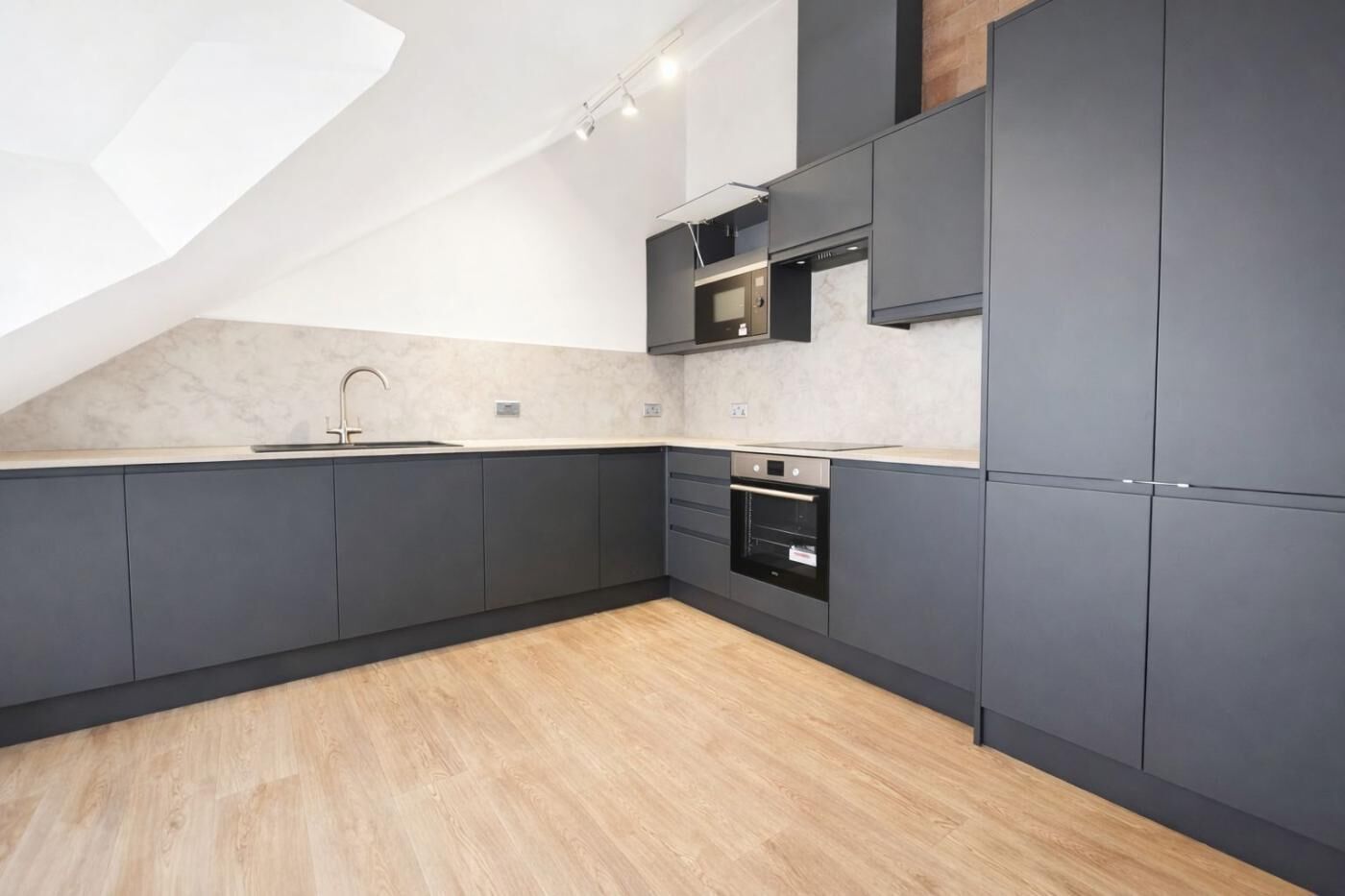 Microwave, oven, dishwasher, cookware/dishes/utensils