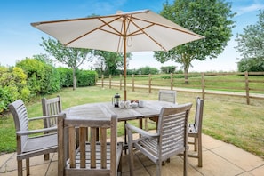 Outdoor dining - 3 Bed in Stratford -upon- Avon (oc-cc049) (Welford-on-Avon)