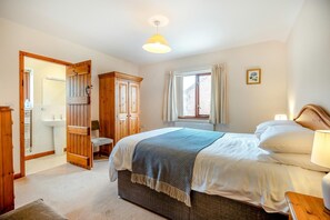 Free WiFi, bed sheets - 3 Bed in Stratford -upon- Avon (oc-cc049) (Welford-on-Avon)