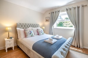 Bügeleisen/Bügelbrett, Reisekinderbett, kostenloses WLAN, Bettwäsche