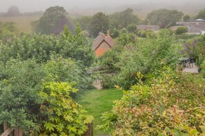 Property grounds - 2 Bed in Eype (oc-l42804) (Eype)