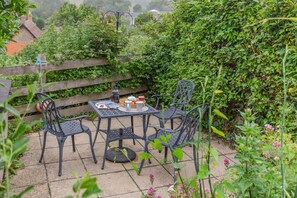 Outdoor dining - 2 Bed in Eype (oc-l42804) (Eype)