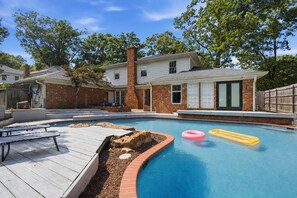 Pool - Near DWN TWN Home / Sleeps 10 / King Bed and Pool (Memphis)