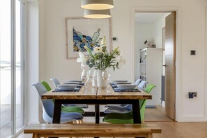 Dining - 5 Bed in Upton (oc-m44891) (Darley)