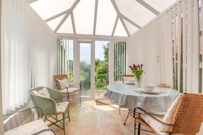 Dining - 2 Bed in Richards Castle (oc-r45225) (Richards Castle)