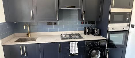 Refrigerador, microondas y horno