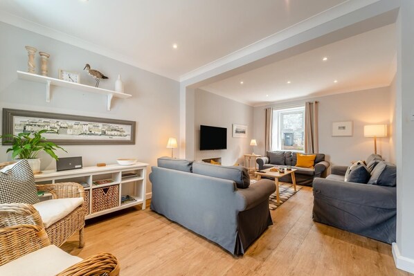 TV - 4 Bed in Portpatrick (oc-p43755) (Portpatrick)