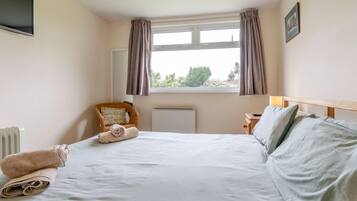 3 bedrooms, free WiFi, bed sheets