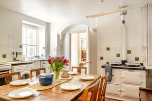 Microwave, oven, dishwasher, high chair - 3 Bed in Niton Undercliff (oc-ic099) (Niton)