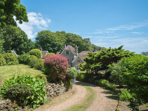 Property grounds - 3 Bed in Niton Undercliff (oc-ic099) (Niton)