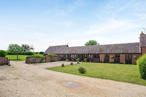 Exterior - 2 Bed in Stratford -upon- Avon (oc-cc009) (Welford-on-Avon)