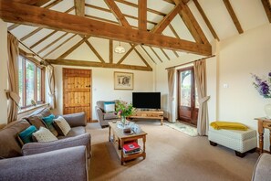 TV - 2 Bed in Stratford -upon- Avon (oc-cc009) (Welford-on-Avon)