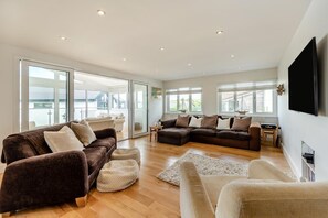 TV - 4 Bed in Croyde (oc-o42748) (Croyde)