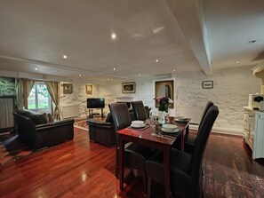 TV - 2 Bed in Betws Garmon (oc-b45268) (Betws Garmon)