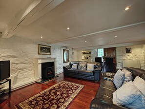TV - 2 Bed in Betws Garmon (oc-b45268) (Betws Garmon)