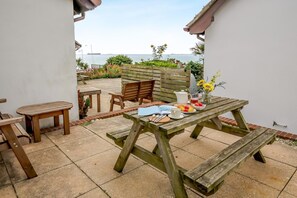 Outdoor dining - 2 Bed in Weymouth (oc-s42796) (Weymouth)