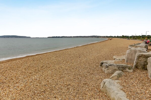 Beach - 2 Bed in Weymouth (oc-s42796) (Weymouth)