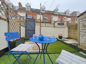 Outdoor dining - 2 Bed in Sidmouth (oc-f44894) (Sidmouth)