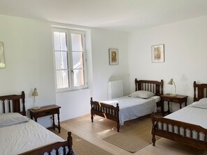 Iron/ironing board, internet, bed sheets - Vrbo Property (Puybegon)