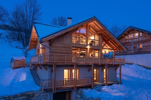 Chalet Le Refuge - Five Bedroom House, Sleeps 14