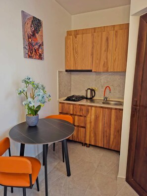 Standard Double Room, Balcony, Sea View | Private kitchen - VillaSe (Kvariat'i)