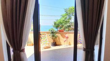 Quadrupla familiare, balcone, vista mare | Minibar, Wi-Fi gratuito, lenzuola