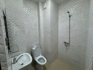 Standard Double Room, Balcony, Sea View | Bathroom - VillaSe (Kvariat'i)