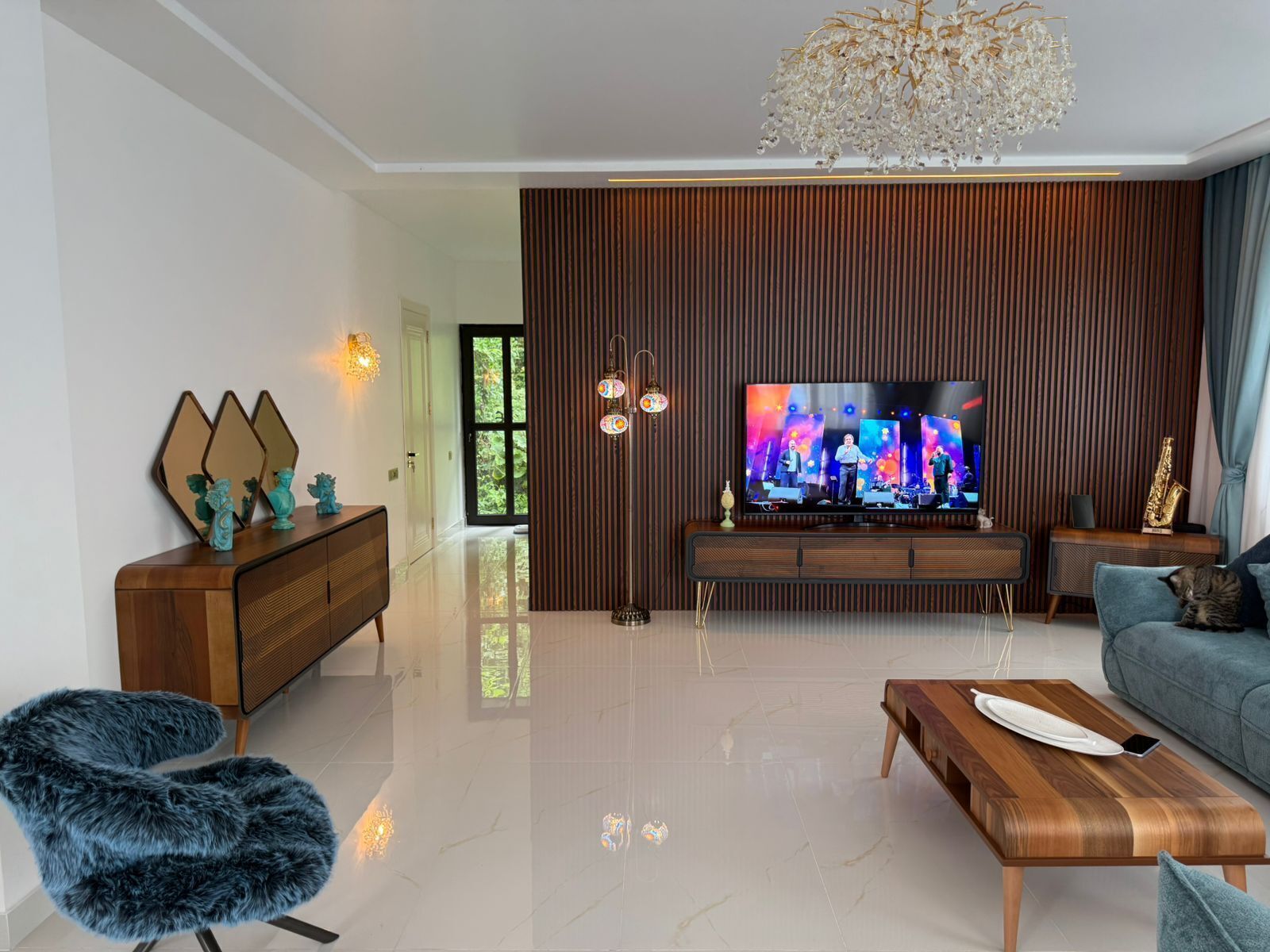 Luxury-Apartment, Balkon, Meerblick | Minibar, kostenloses WLAN, Bettwäsche