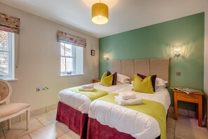 Bügeleisen/Bügelbrett, Reisekinderbett, kostenloses WLAN, Bettwäsche