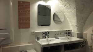 Bathroom - Vrbo Property (Puy-Saint-Vincent)