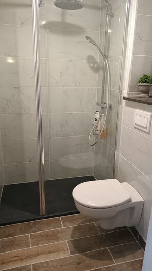 Bathroom - Vrbo Property (Bolbec)