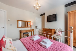 Bügeleisen/Bügelbrett, Reisekinderbett, kostenloses WLAN, Bettwäsche