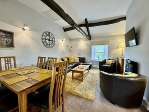 Living area - 3 Bed in Keswick (oc-b45233) (Keswick)