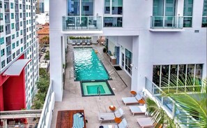 Indoor pool, outdoor pool - High-Rise Panoramic Bay/Skyline Views Free Parking- Downtown Miami (Miami)