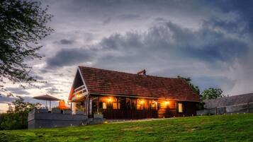 Casa (Domus Aurorae - With River and Mounta) | Exterior