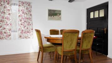 House (Domus Aurorae - With River and Mounta) | Dining room