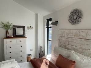 Travel cot, free WiFi, bed sheets - 2 Bed in West Putford (oc-u45226) (Sessacott)