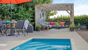 A poolside area with a pergola, outdoor seating, and a small pool. - 2 Bed in West Putford (oc-u45226) (Sessacott)