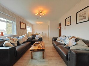 TV - 3 Bed in Bull Bay (oc-a45275) (Porth Llechog)