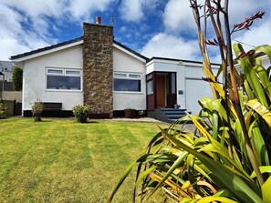 Exterior - 3 Bed in Bull Bay (oc-a45275) (Porth Llechog)