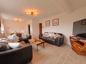 TV - 3 Bed in Bull Bay (oc-a45275) (Porth Llechog)