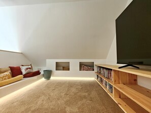 TV - 2 Bed in Ventnor (oc-s45344) (Chale)