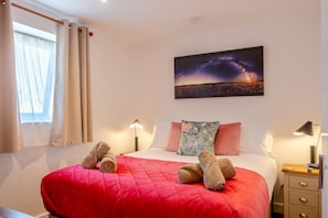Bügeleisen/Bügelbrett, Reisekinderbett, kostenloses WLAN, Bettwäsche