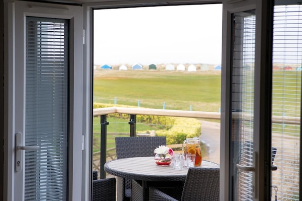 Outdoor dining - 2 Bed in Old Hunstanton (oc-b44902) (Hunstanton)