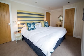 Travel cot, free WiFi, bed sheets - 2 Bed in Old Hunstanton (oc-b44902) (Hunstanton)